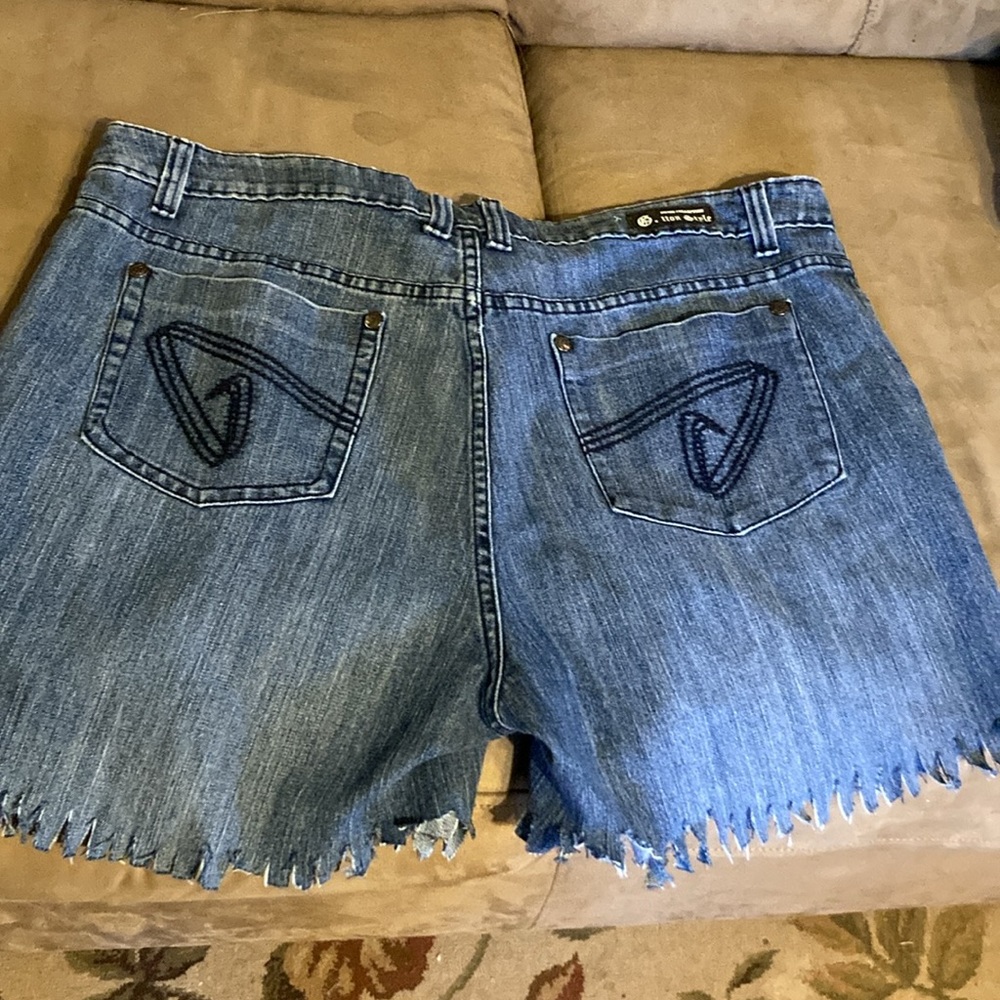 Shorts - Picture 2 of 13